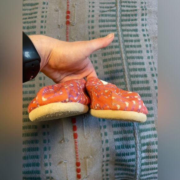 Toms, BoHo Coral w/Purple Pattern , Size W8, In Excellent Condition - Picture 3 of 7